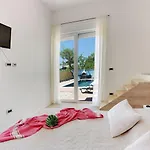 Villa Mit Privatem Pool Nur Wenige Minuten Von Den Straenden