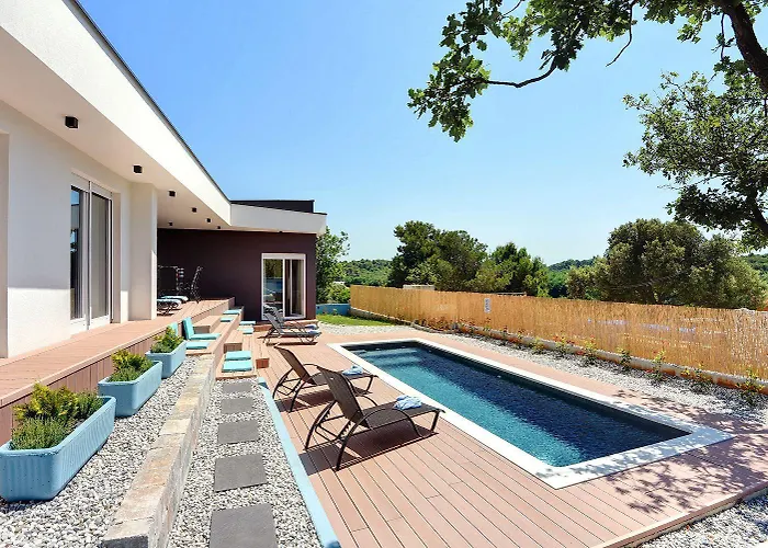 Villa Mit Privatem Pool Nur Wenige Minuten Von Den Straenden